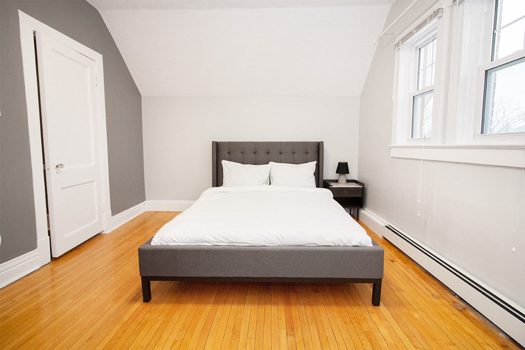 826 Wolseley House Rental Suites Apartments, 826 Wolseley Avenue